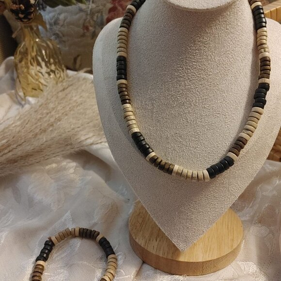 ⭐️3/$30 Vintage Hawaiian Coconut Wood Bead Necklace & Bracelet - Picture 5 of 6